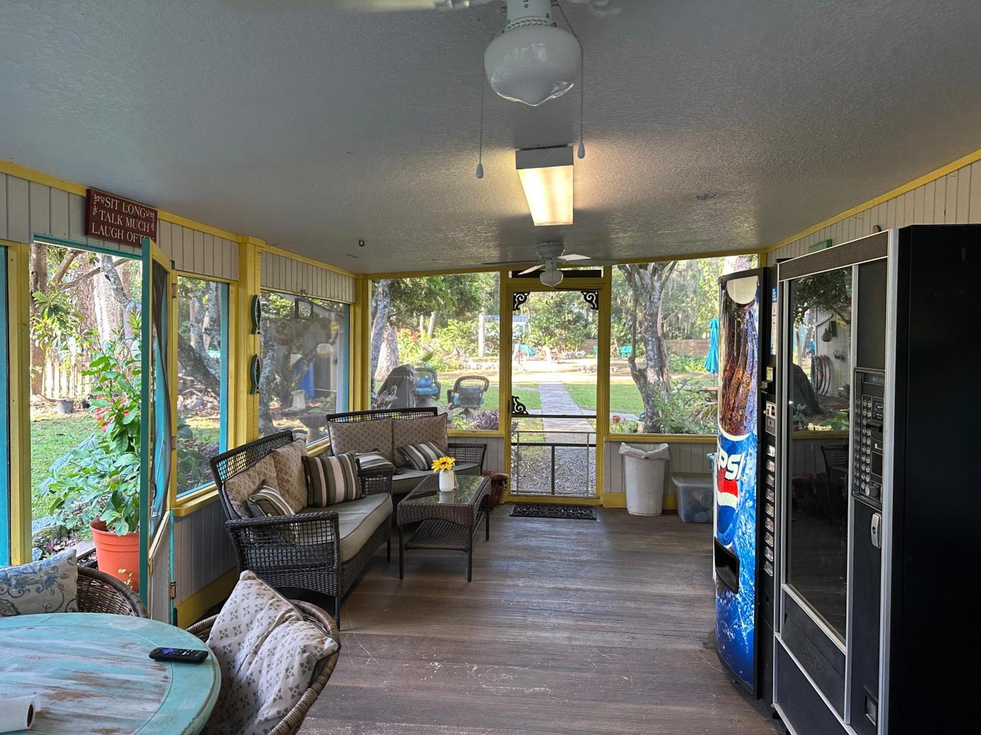 Nature Coast Inn & Cottages Inglis Extérieur photo