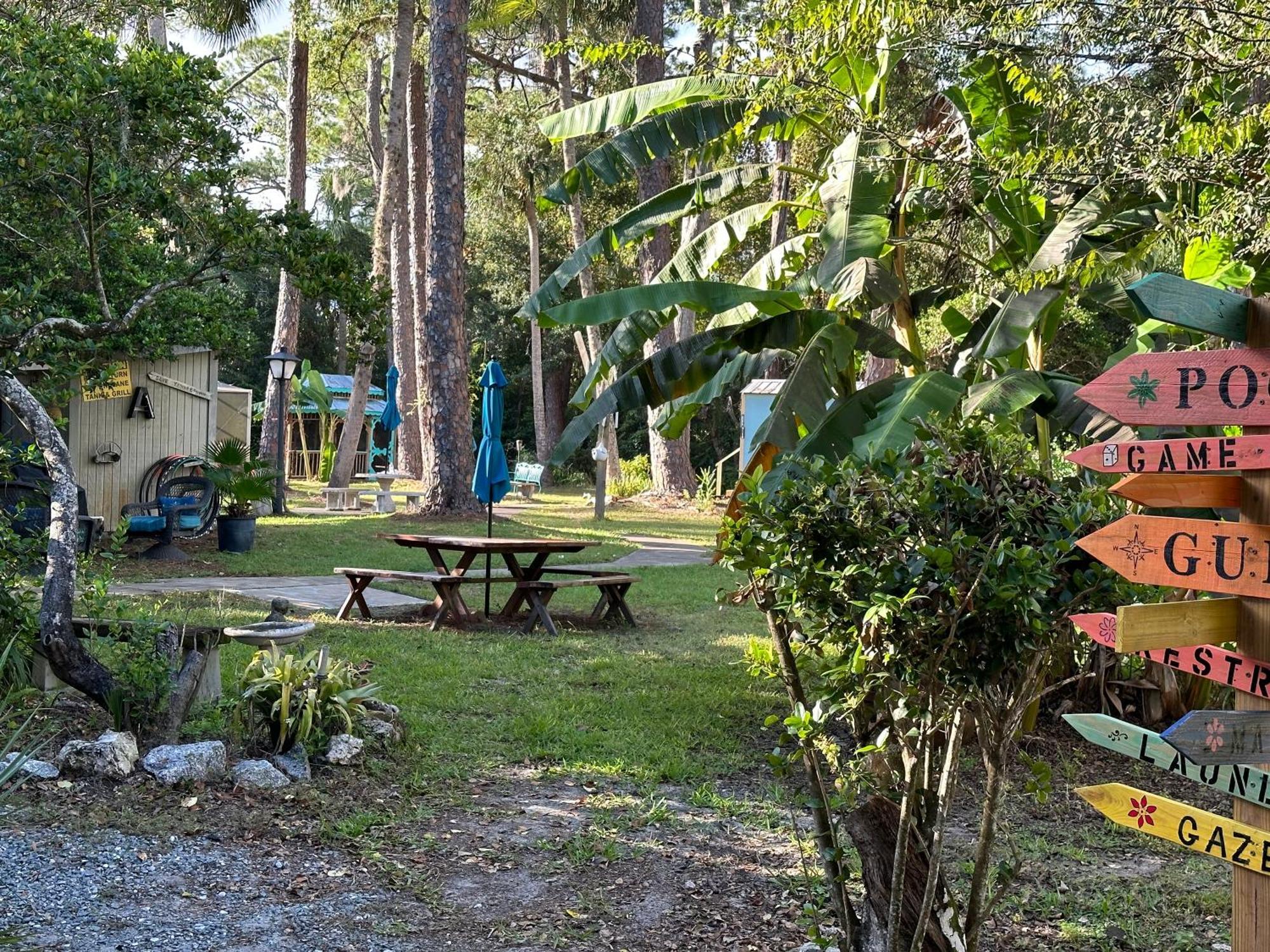 Nature Coast Inn & Cottages Inglis Extérieur photo