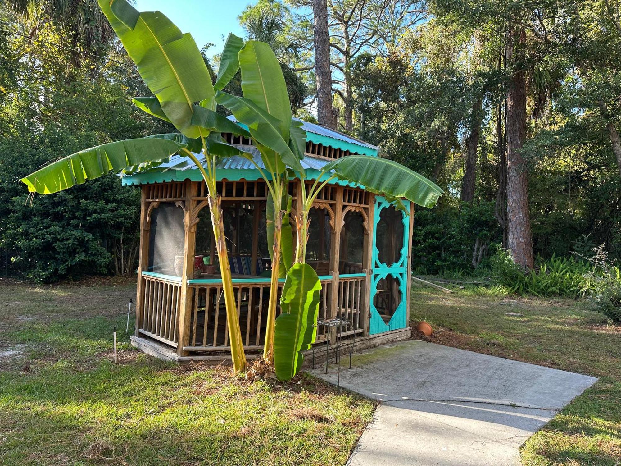 Nature Coast Inn & Cottages Inglis Extérieur photo
